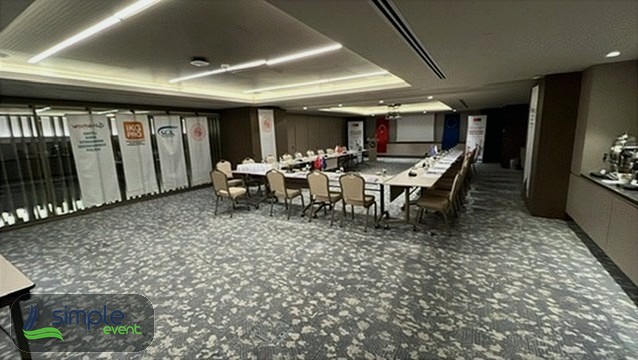 Toplantı salonu hazırlığı