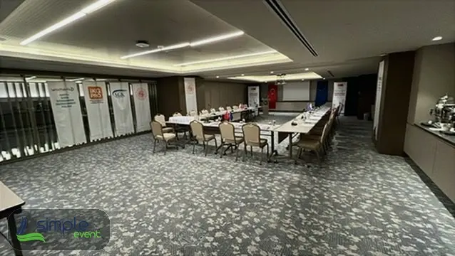Toplantı salonu hazırlığı