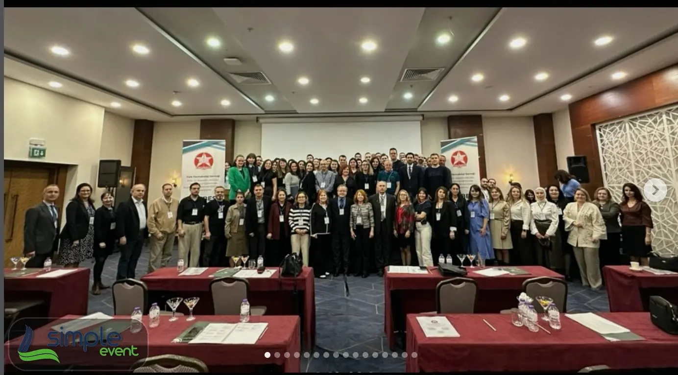 Kurul toplantısı grup fotoğrafı
