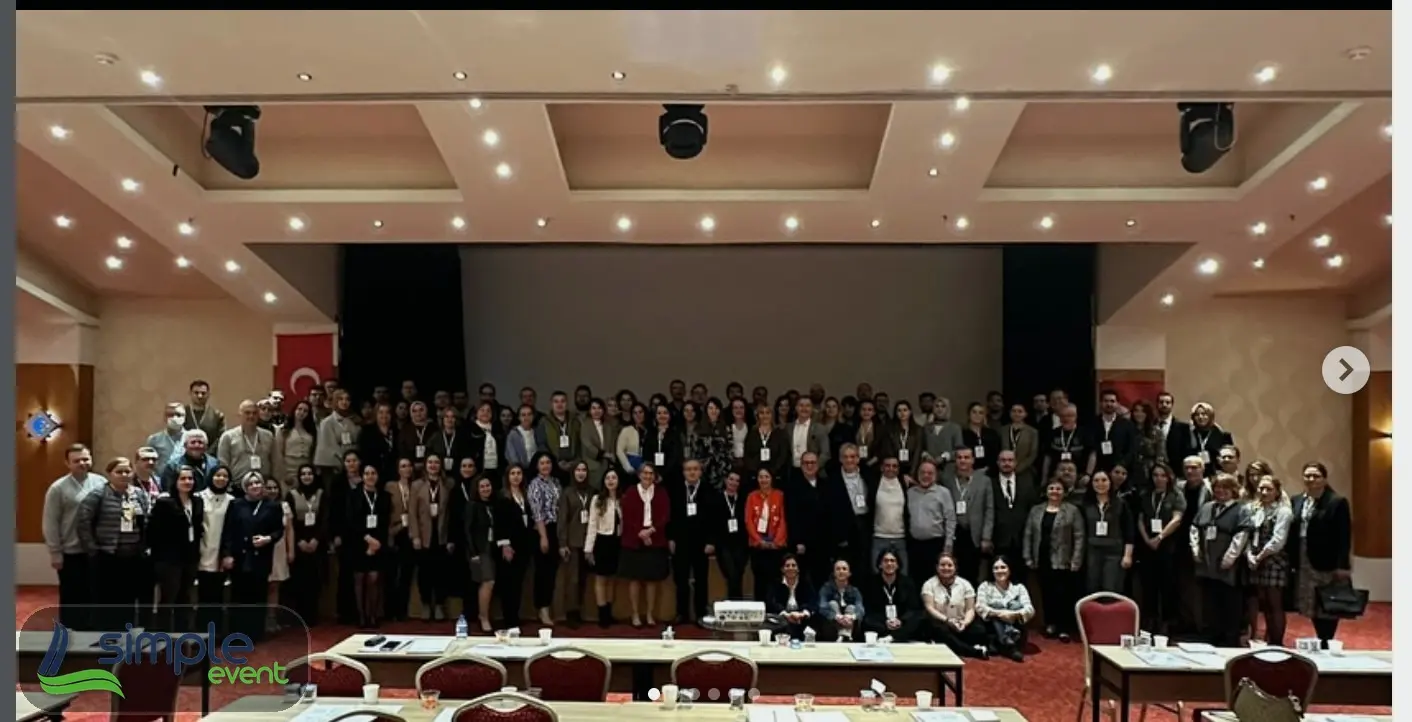 Otel önünde katılımcı grup çekimi